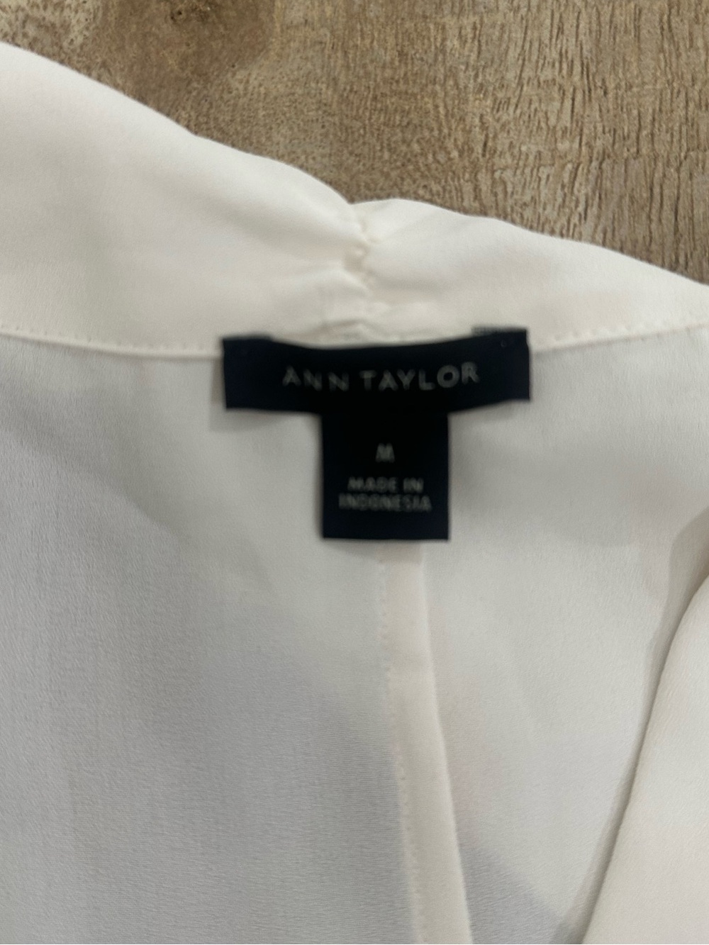 Ann Taylor Cream Tie-Neck Blouse | Size M | Sleeveless & Chic - Picture 9 of 15